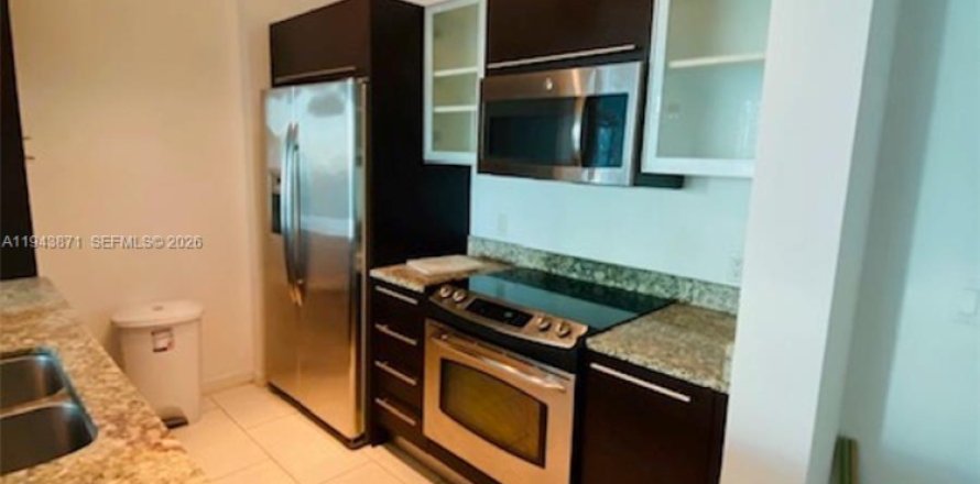Condo in Miami, Florida, 2 bedrooms  № 2000814