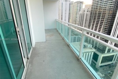 Condo in Miami, Florida, 2 bedrooms  № 2000814 - photo 17