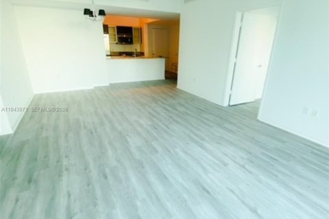 Condo in Miami, Florida, 2 bedrooms  № 2000814 - photo 4