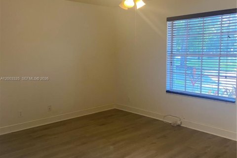 House in Weston, Florida 4 bedrooms, 242.47 sq.m. № 2068229 - photo 12