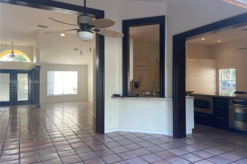 House in Weston, Florida 4 bedrooms, 242.47 sq.m. № 2068229 - photo 22