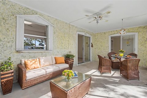 House in Tamarac, Florida 2 bedrooms, 125.7 sq.m. № 1997158 - photo 29