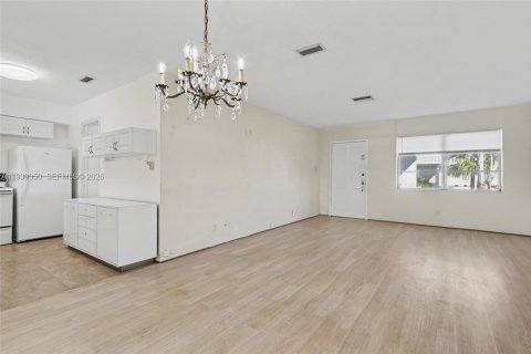 House in Tamarac, Florida 2 bedrooms, 125.7 sq.m. № 1997158 - photo 22