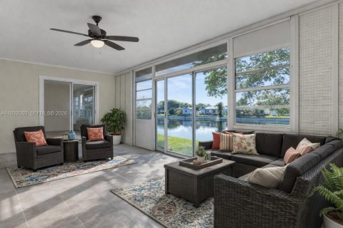 House in Tamarac, Florida 2 bedrooms, 125.7 sq.m. № 1997158 - photo 7