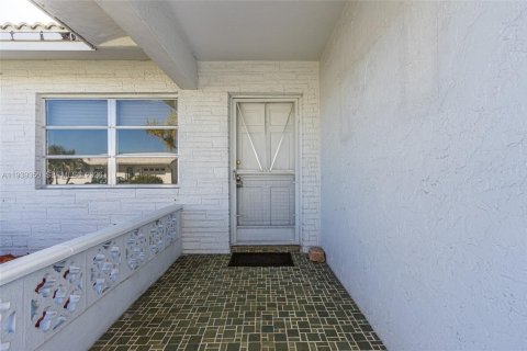 House in Tamarac, Florida 2 bedrooms, 125.7 sq.m. № 1997158 - photo 11