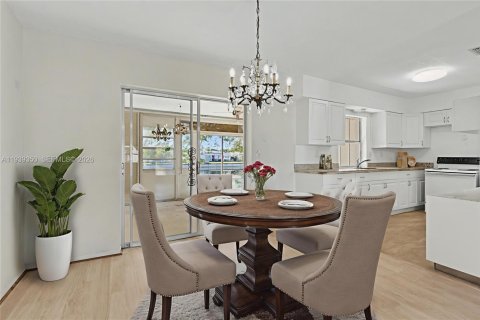 House in Tamarac, Florida 2 bedrooms, 125.7 sq.m. № 1997158 - photo 14