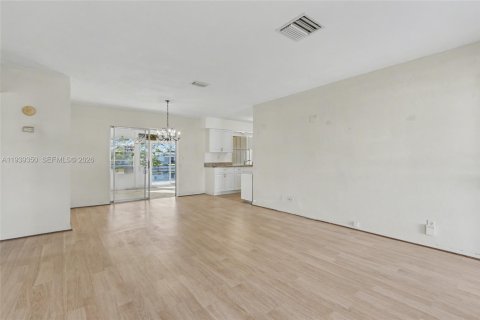 House in Tamarac, Florida 2 bedrooms, 125.7 sq.m. № 1997158 - photo 18