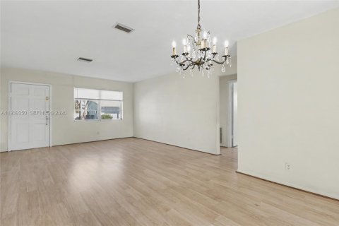 House in Tamarac, Florida 2 bedrooms, 125.7 sq.m. № 1997158 - photo 21