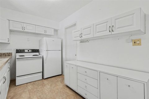 House in Tamarac, Florida 2 bedrooms, 125.7 sq.m. № 1997158 - photo 25