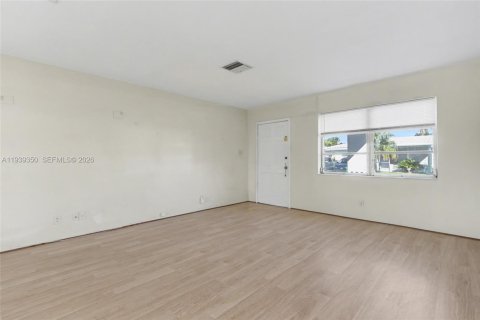 House in Tamarac, Florida 2 bedrooms, 125.7 sq.m. № 1997158 - photo 19