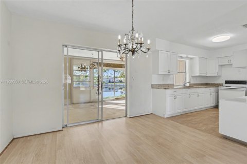 House in Tamarac, Florida 2 bedrooms, 125.7 sq.m. № 1997158 - photo 15