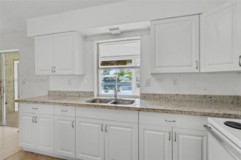 House in Tamarac, Florida 2 bedrooms, 125.7 sq.m. № 1997158 - photo 26