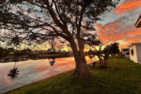 House in Tamarac, Florida 2 bedrooms, 125.7 sq.m. № 1997158