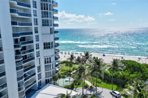 Снять в аренду кондоминиум в Санни-Айлс-Бич, Флорида 3 спальни, 169.08м2, № 2004506 - фото 3