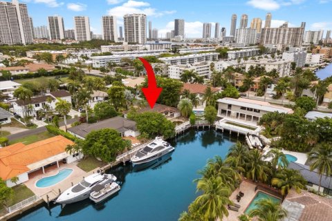 Villa ou maison à vendre à North Miami Beach, Floride: 3 chambres, 217.76 m2 № 1962461 - photo 7