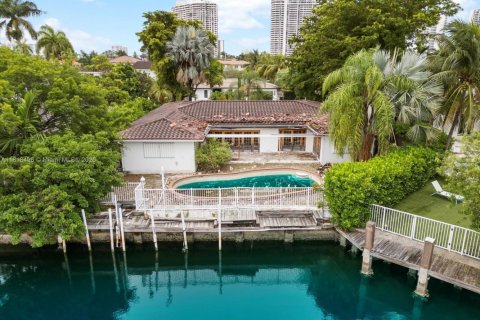 Villa ou maison à vendre à North Miami Beach, Floride: 3 chambres, 217.76 m2 № 1962461 - photo 4