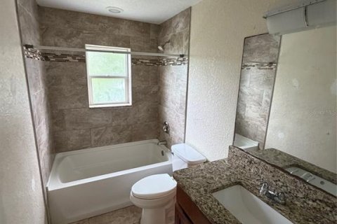 Immobilier commercial à vendre à Titusville, Floride: 8 chambres, 280.19 m2 № 2425411 - photo 2