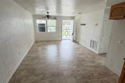 Immobilier commercial à vendre à Titusville, Floride: 8 chambres, 280.19 m2 № 2425411 - photo 9