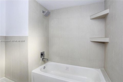 Apartment in Miami Beach, Florida 2 bedrooms, 102.19 sq.m. № 1995144 - photo 11