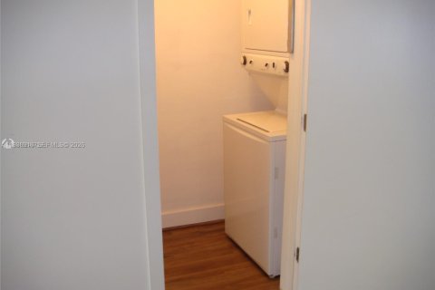 Apartment in Miami Beach, Florida 2 bedrooms, 102.19 sq.m. № 1995144 - photo 8