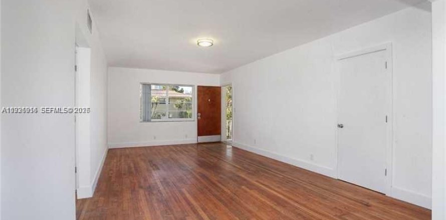 Apartment in Miami Beach, Florida 2 bedrooms, 102.19 sq.m. № 1995144