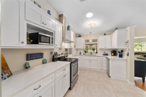 House in Lady Lake, Florida 3 bedrooms, 138.89 sq.m. № 1840387 - photo 26