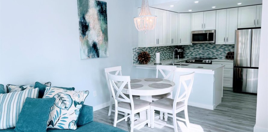 Condo in Hypoluxo, Florida, 2 bedrooms  № 2086816