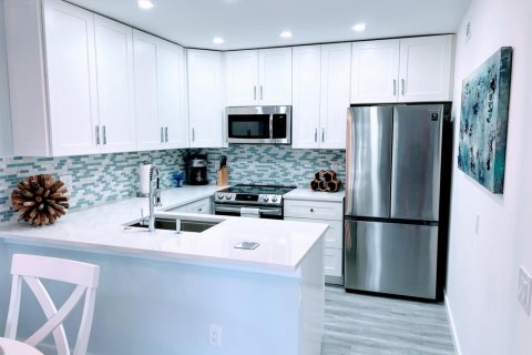 Condo in Hypoluxo, Florida, 2 bedrooms  № 2086816 - photo 3