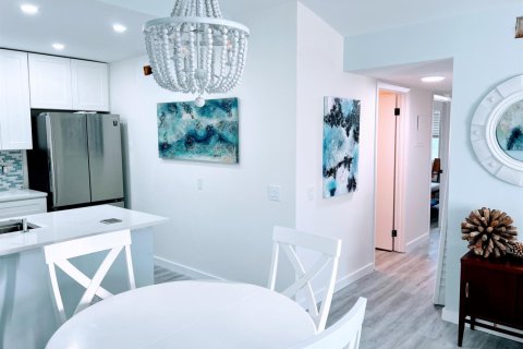 Condo in Hypoluxo, Florida, 2 bedrooms  № 2086816 - photo 6