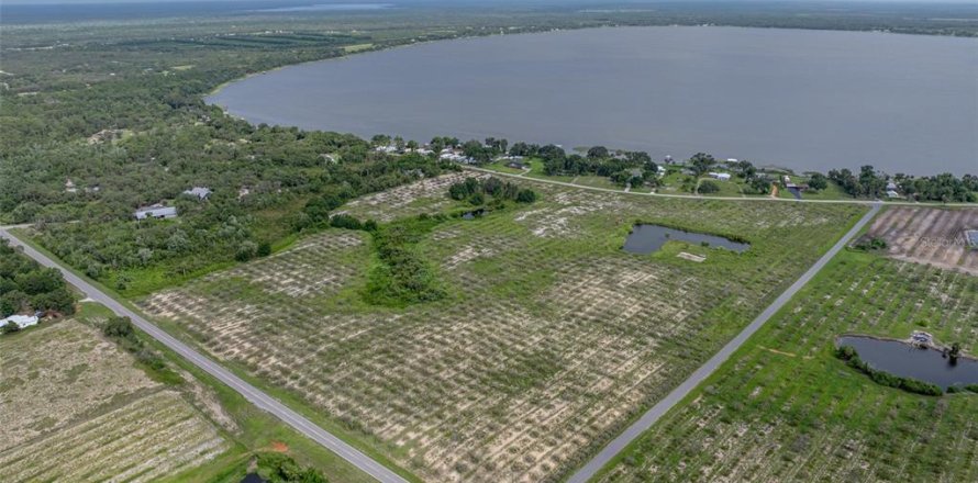 Terreno en Frostproof, Florida № 1901766