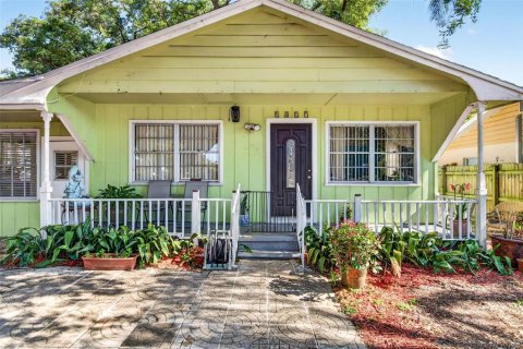 House in Tampa, Florida 3 bedrooms, 135.64 sq.m. № 2199318 - photo 2