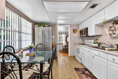 House in Tampa, Florida 3 bedrooms, 135.64 sq.m. № 2199318 - photo 5