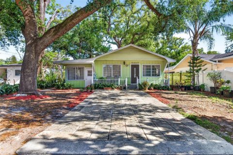 House in Tampa, Florida 3 bedrooms, 135.64 sq.m. № 2199318