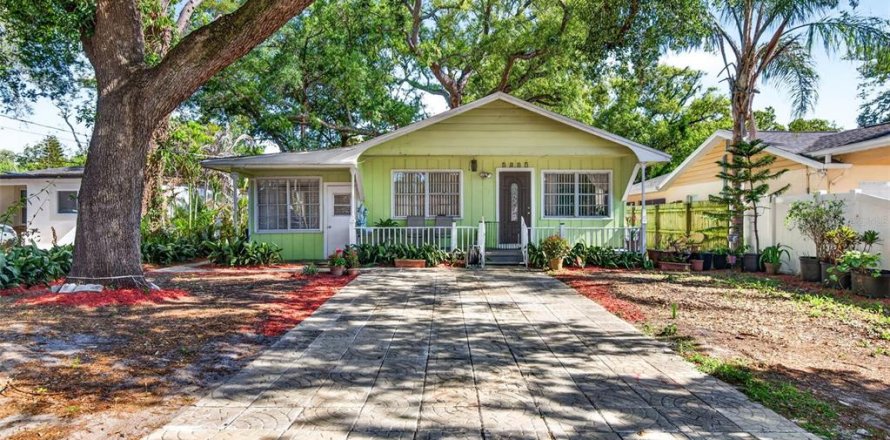 House in Tampa, Florida 3 bedrooms, 135.64 sq.m. № 2199318
