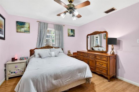 House in Tampa, Florida 3 bedrooms, 135.64 sq.m. № 2199318 - photo 9