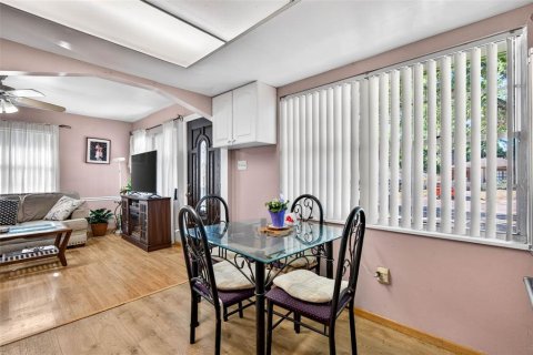 House in Tampa, Florida 3 bedrooms, 135.64 sq.m. № 2199318 - photo 6