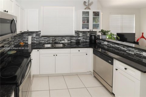 Touwnhouse à louer à Doral, Floride: 4 chambres, 175.4 m2 № 1935555 - photo 2