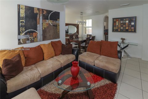 Touwnhouse à louer à Doral, Floride: 4 chambres, 175.4 m2 № 1935555 - photo 3