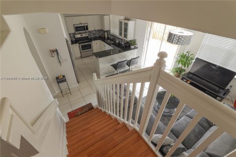 Touwnhouse à louer à Doral, Floride: 4 chambres, 175.4 m2 № 1935555 - photo 12