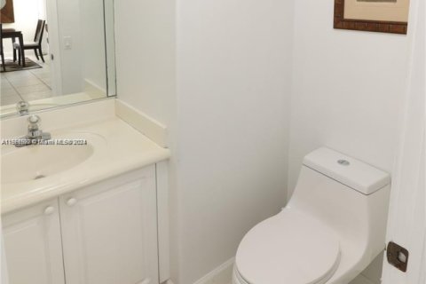 Touwnhouse à louer à Doral, Floride: 4 chambres, 175.4 m2 № 1935555 - photo 10