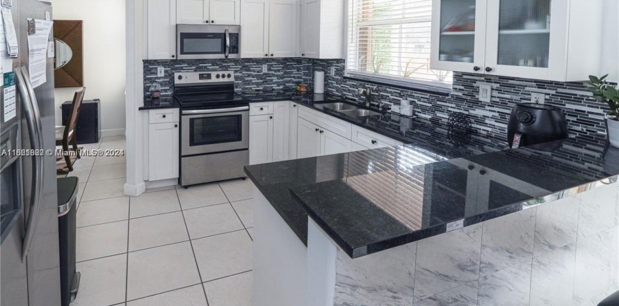 Touwnhouse à Doral, Floride 4 chambres, 175.4 m2 № 1935555