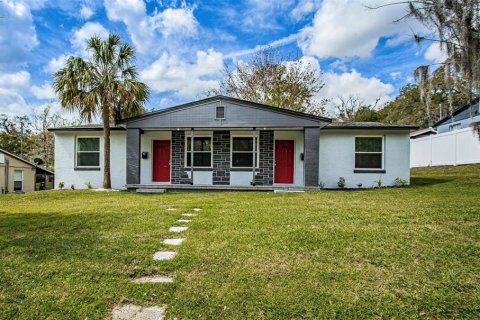 Commercial property in Brooksville, Florida 4 bedrooms, 123.1 sq.m. № 1569494 - photo 1