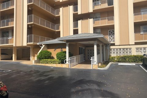 Condo in Fort Lauderdale, Florida, 2 bedrooms  № 750372 - photo 1