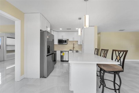 Villa ou maison à vendre à Saint Pete Beach, Floride: 4 chambres, 177.63 m2 № 1612719 - photo 9
