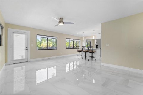 Villa ou maison à vendre à Saint Pete Beach, Floride: 4 chambres, 177.63 m2 № 1612719 - photo 5