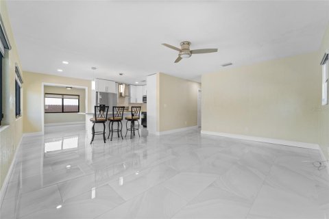 Villa ou maison à vendre à Saint Pete Beach, Floride: 4 chambres, 177.63 m2 № 1612719 - photo 4
