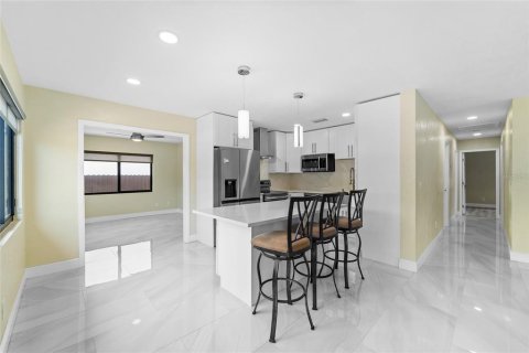 Villa ou maison à vendre à Saint Pete Beach, Floride: 4 chambres, 177.63 m2 № 1612719 - photo 8