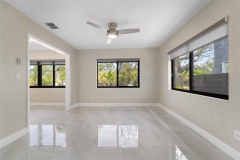 Villa ou maison à vendre à Saint Pete Beach, Floride: 4 chambres, 177.63 m2 № 1612719 - photo 12