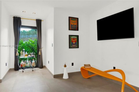 Casa en alquiler en Miami, Florida, 5 dormitorios, 269.6 m2 № 1937744 - foto 14