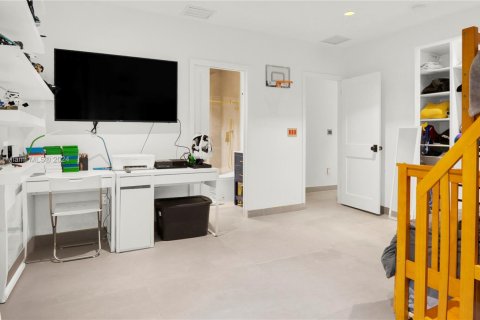 Casa en alquiler en Miami, Florida, 5 dormitorios, 269.6 m2 № 1937744 - foto 25